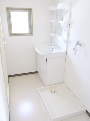 Washroom. Independent wash basin ・ Indoor laundry Storage