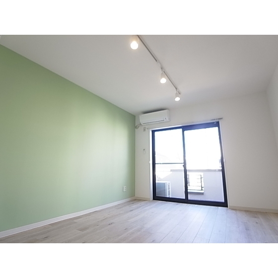 Living and room. Spacious 7 Pledge of Western-style