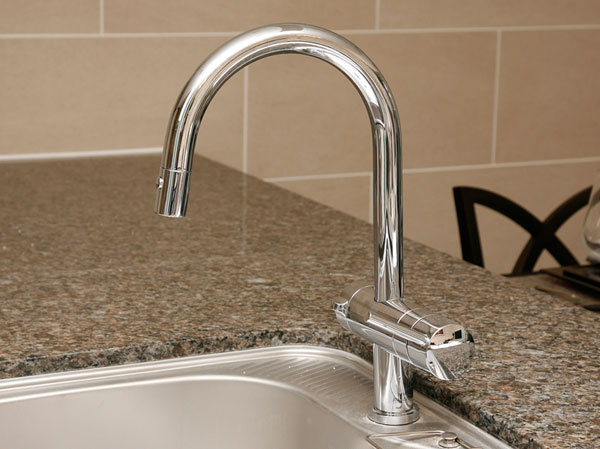 Kitchen.  [Water purifier integrated faucet] At any time as easy as that tasty water can enjoy, Water purifier has adopted an integrated water faucet. It is an excellent water plug in design.