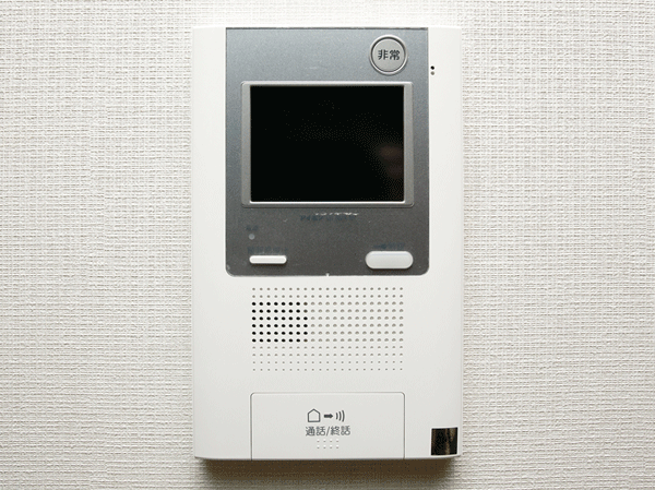 Security.  [Color monitor with intercom base unit] Hands-free intercom with color monitor, which is provided to each dwelling unit, Entrance and two locations of each dwelling unit entrance, It looks like can be confirmed visitor on the screen.