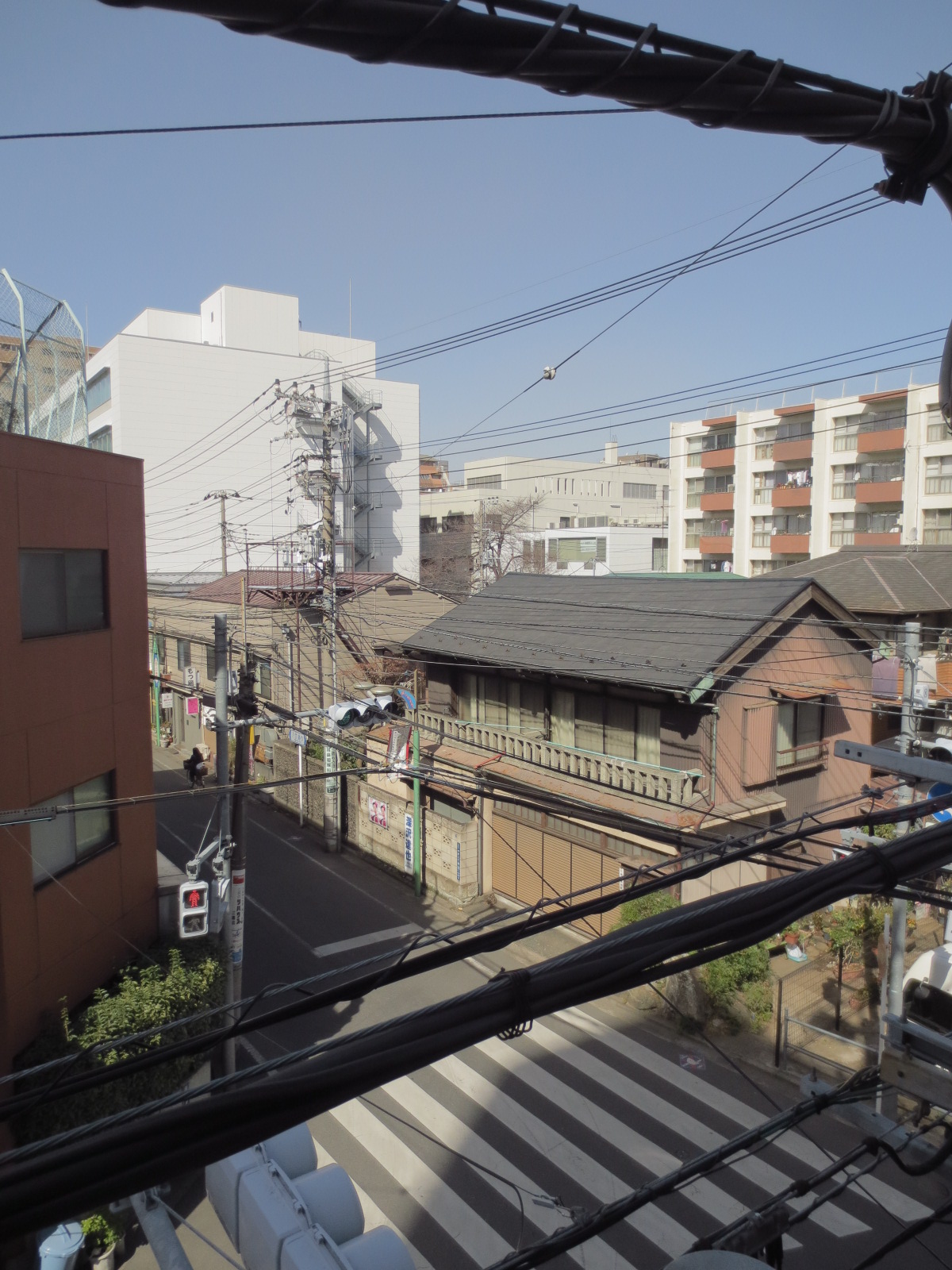 View. Located on corner lot ☆