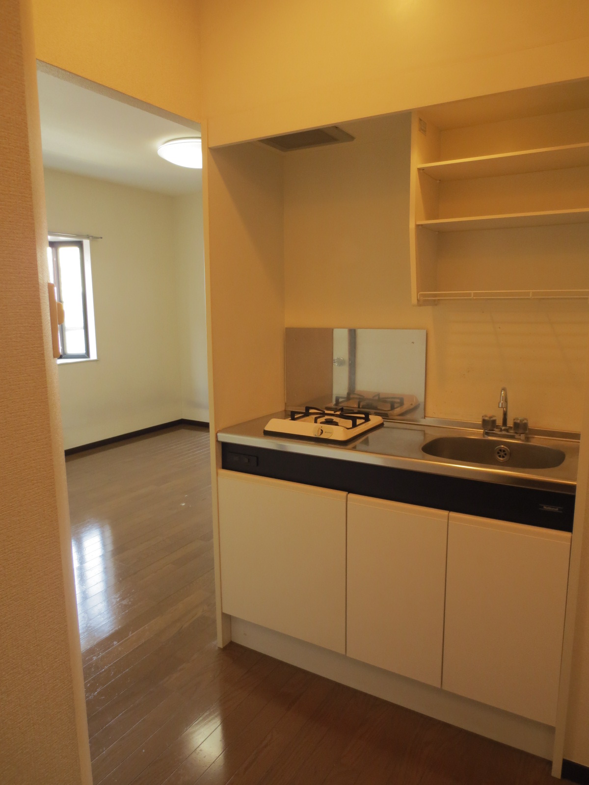 Entrance. Corridor part is also flooring ☆