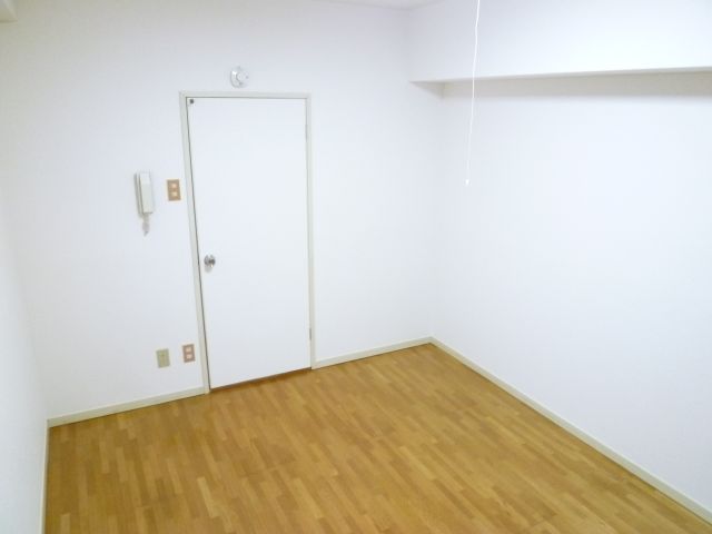 Living and room. Beautifully it is cleaned room