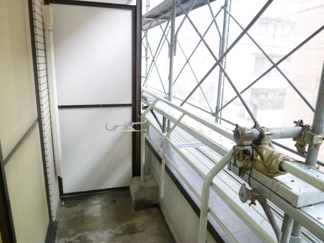 Balcony. Jose you a lot laundry.