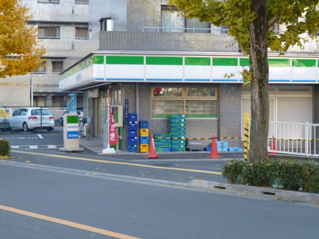 Convenience store. Family Mart (convenience store) up to 100m