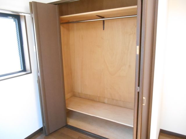 Receipt. Convenient storage with in each room