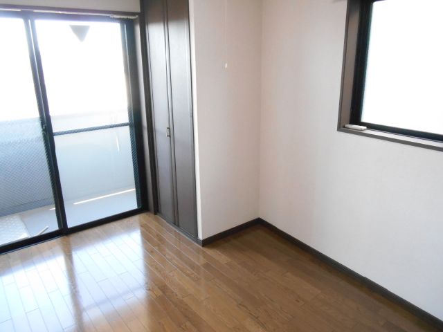 Living and room. Two-sided lighting of the room. There is also a storage