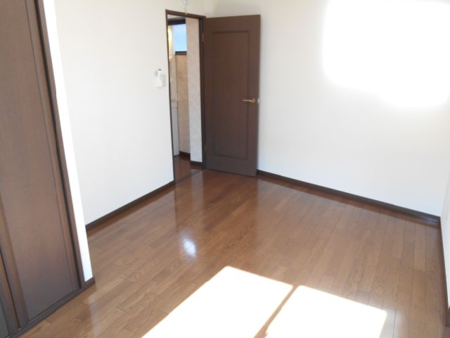 Living and room. Two-sided lighting of the room. There is also a storage