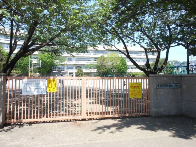 Primary school. Municipal second elementary school to (elementary school) 670m