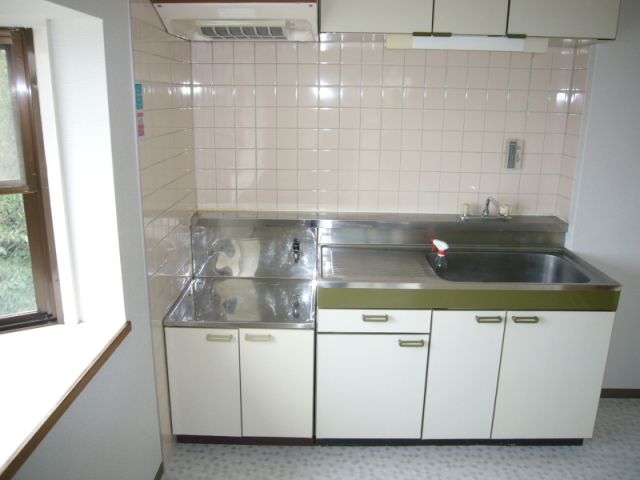 Living and room. Is Gasukitchin