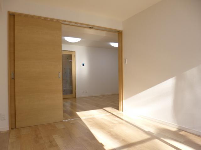 Non-living room. South 6 Pledge