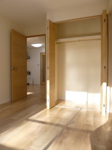 Non-living room. South 5 Pledge