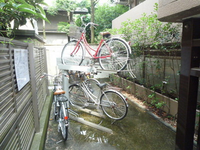 Other common areas. ◆ Bicycle-parking space ◆