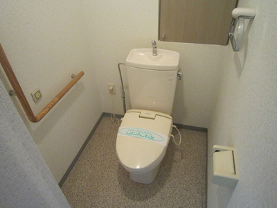 Toilet.  ☆ There is spacious toilet handrail ☆