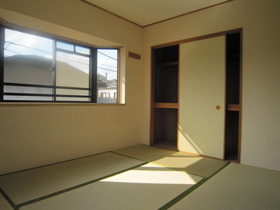 Receipt.  ☆ Japanese-style room 6 quires with bay window ☆