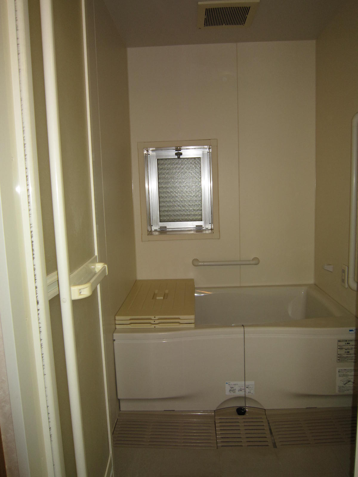 Bath. With reheating function Yes window