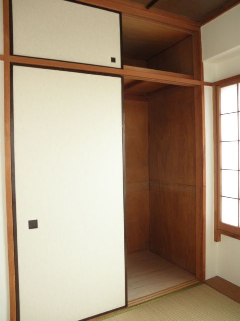 Receipt. Large storage closet type