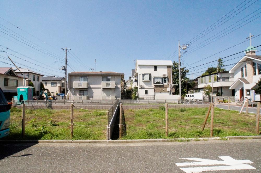 Other. Surrounding environment is less car street, And out of your car, Small children is also worry.