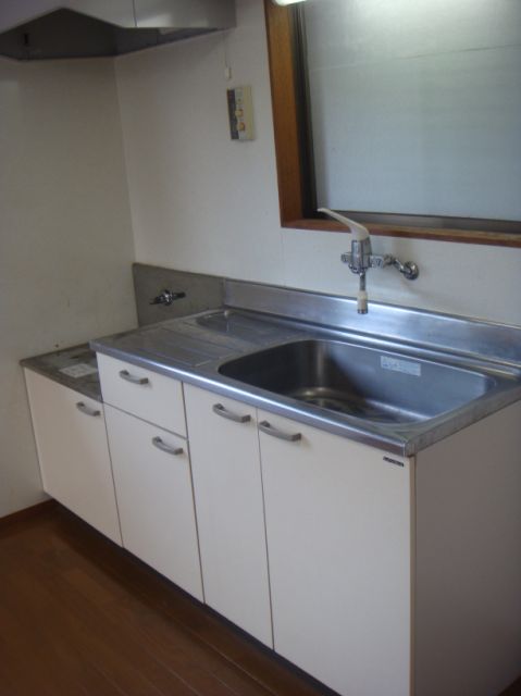 Kitchen. Gas stove 2 burners can be installed