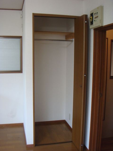 Receipt. There is also a closet.