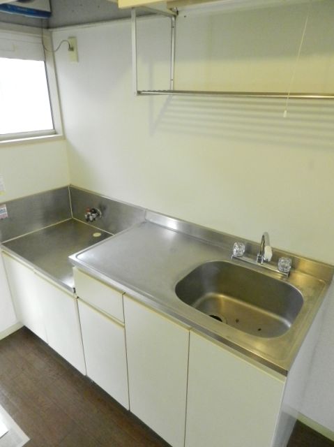 Kitchen. Gas stove can be installed