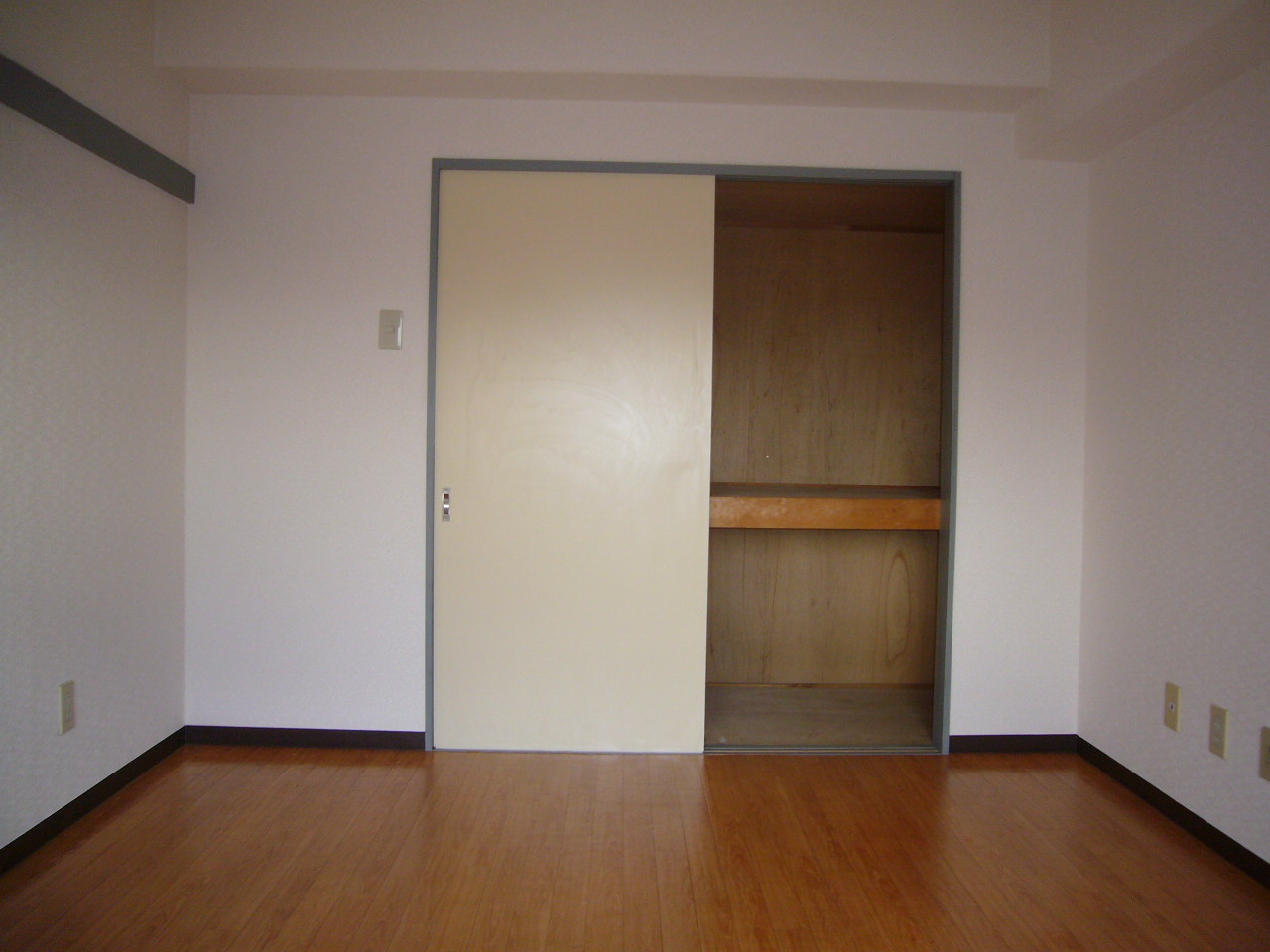 Living and room. Storage lot