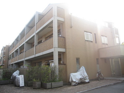 Building appearance. The appearance of the balcony side