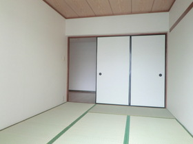 Living and room. There closet 6 quires of Japanese-style room