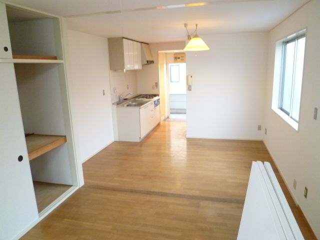 Living and room. Remove the sliding door, To 10 quires over 1R! 