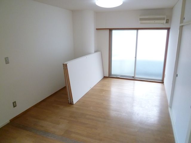 Living and room. South-facing with a bright living room. 