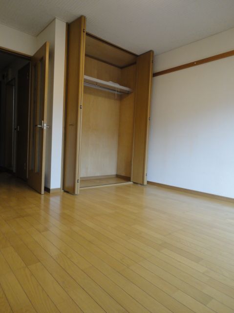 Living and room. 8.5 is the Pledge of 1K!