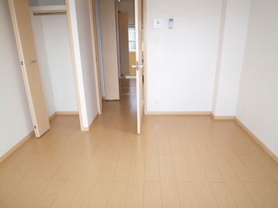 Living and room. South-facing Western-style 6.6 Pledge