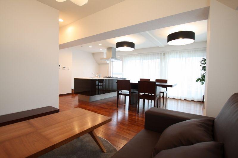 Living. There are all rooms daylighting