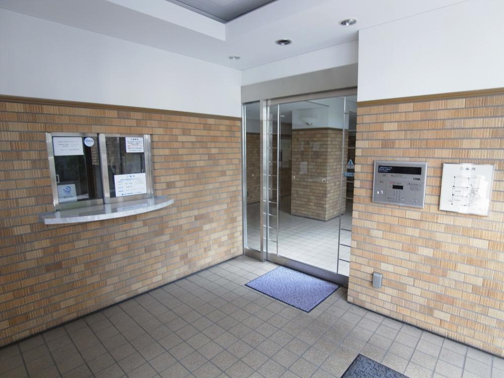 Entrance. Common areas