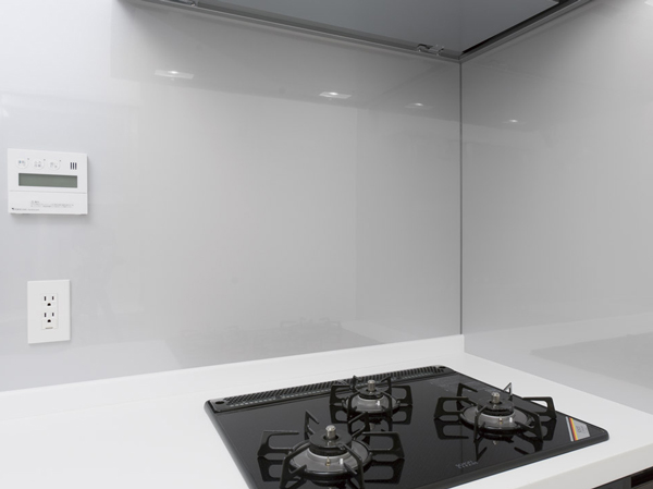 Kitchen.  [Stove before panel] Before stove easily marked with water wings and oil stains, It has adopted a melamine non-combustible decorative board. Less joint, Also making it easier to wipe off dirt.