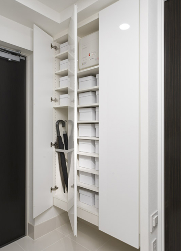 Receipt.  [Thor type footwear input] The entrance, Has established a footwear input of tall type there is a height of up to ceiling near. A number of footwear, of course, Until the boots and umbrella, You can clean storage. Also, It has established a convenient accessory tray in the glove compartment, such as a seal.  ※ Office ・ Except for the SOHO ※ Some dwelling unit has set up a distribution board or the like to the top.