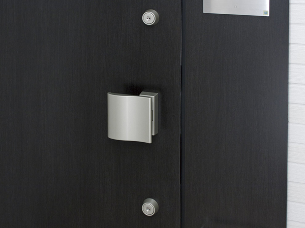 Security.  [Double Rock] Order to enhance crime prevention, Entrance (Hall) door has a double lock specification that can be locked in the up and down two places. Because it takes also time trying to unlock illegally, It has been with the attempted rate of crime increases. (Following the same specification)