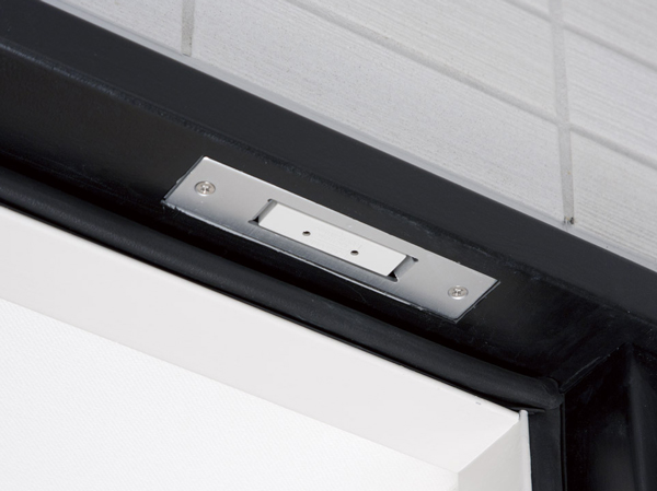Security.  [Security sensors] Crime prevention sensor entrance (Hall) door, Second floor office ・ Window facing the SOHO of the terrace, Jt-1, F-1 will be installed in a window facing the type of the north balcony. When the frontage part crime prevention sensor is installed is opened while security set, Sensor reacts, Place a abnormal signal to the security company sounds an alarm at the dwelling unit (compartment) within the intercom master unit and the entrance (Hall) cordless handset.