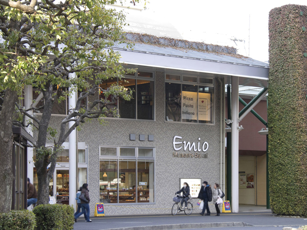 Surrounding environment. Emio Musashisakai (about 160m ・ A 2-minute walk)