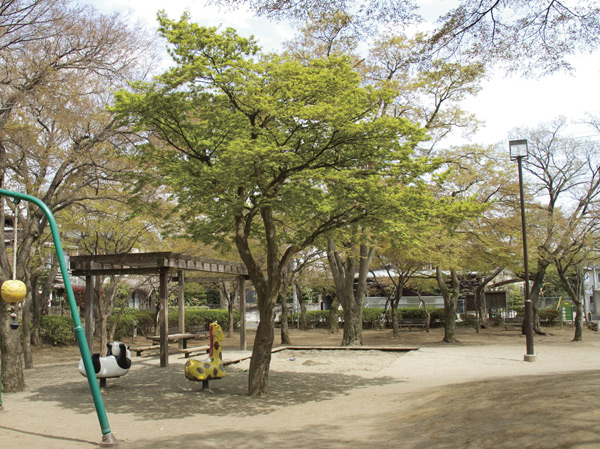 Surrounding environment. Maple mountain park (about 470m ・ 6-minute walk)