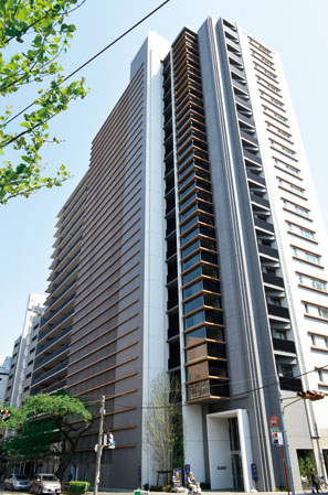 Buildings and facilities. To open a location south was opened, Completed on the ground 19 floors. <City Terrace Musashisakai>. JR center line of the city center direct access "Musashisakai" station. "Shinjuku", Such as "Tokyo", Including the railroad terminal station, "Shibuya", etc. can be accessed in 30 minutes distance to the city center of the main spot. (May 2013 shooting)
