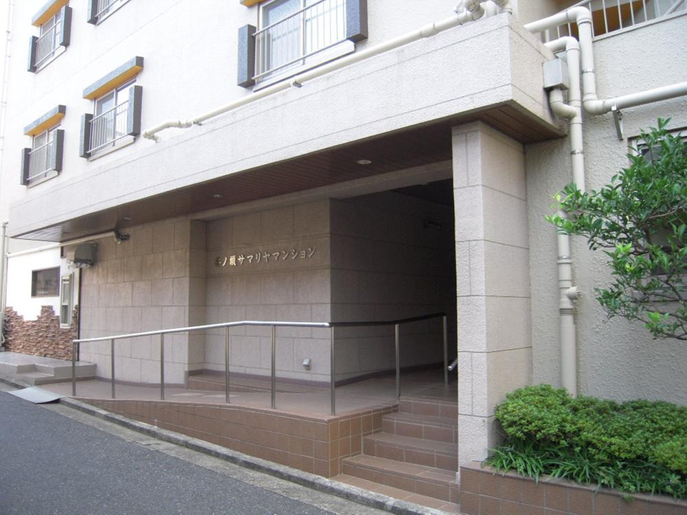 Entrance. Common areas