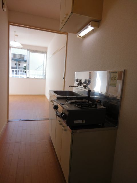 Living and room. Two-necked gas stove installation Allowed