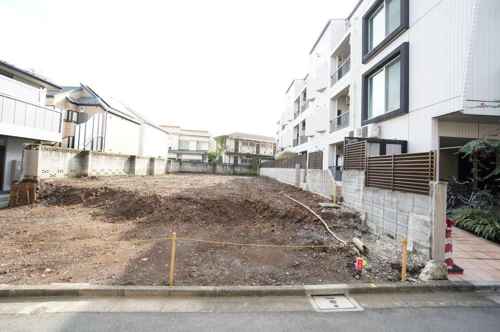 Local appearance photo. Newly built single-family Nakano Higashi-Nakano 4-chome. All three buildings of a subdivision. Toward steadily complete There is currently under construction. It is completed can not wait. There is also property that can be visited as a construction cases. Please feel free to contact.