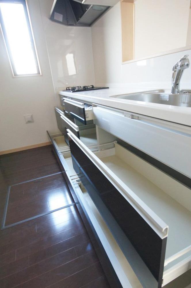 Same specifications photo (kitchen). Full storage capacity of large pleasure to wife is proud of the kitchen. (Example of construction)