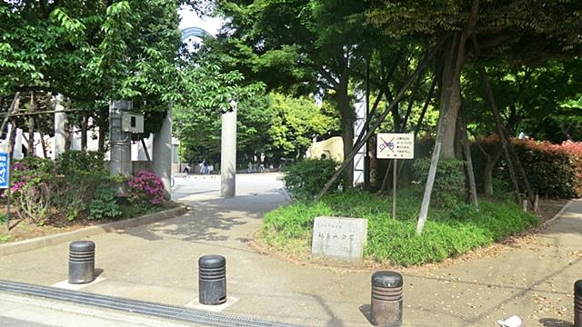 park. 758m until Momijiyama park