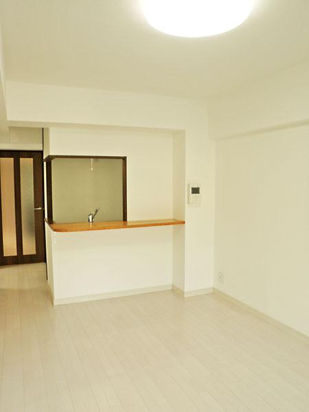 Living. dining kitchen