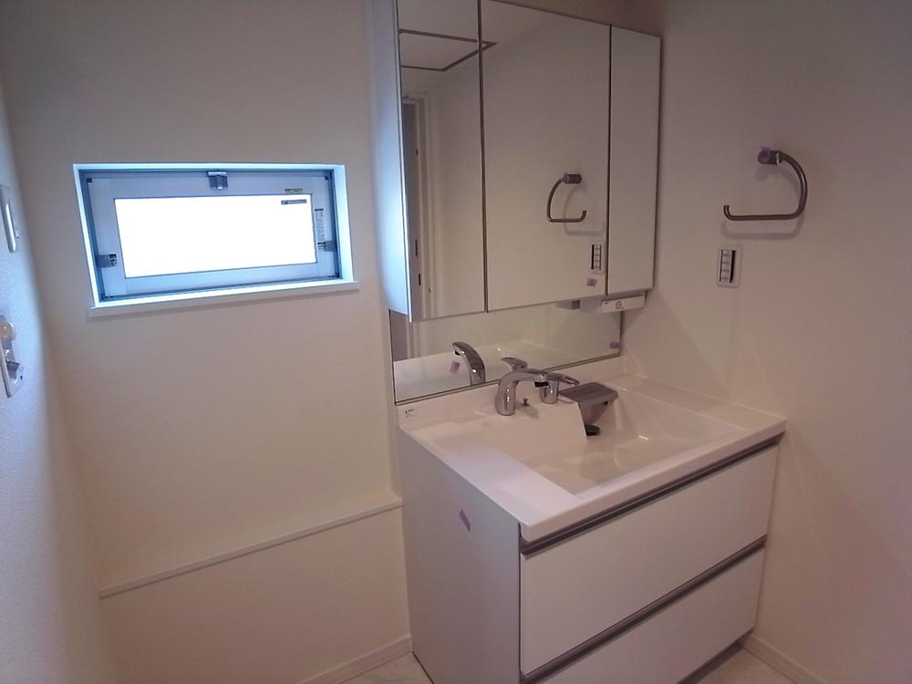 Same specifications photos (Other introspection). Wash room construction cases