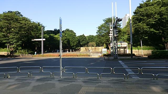 park. 1000m to Shinjuku Chuo Park