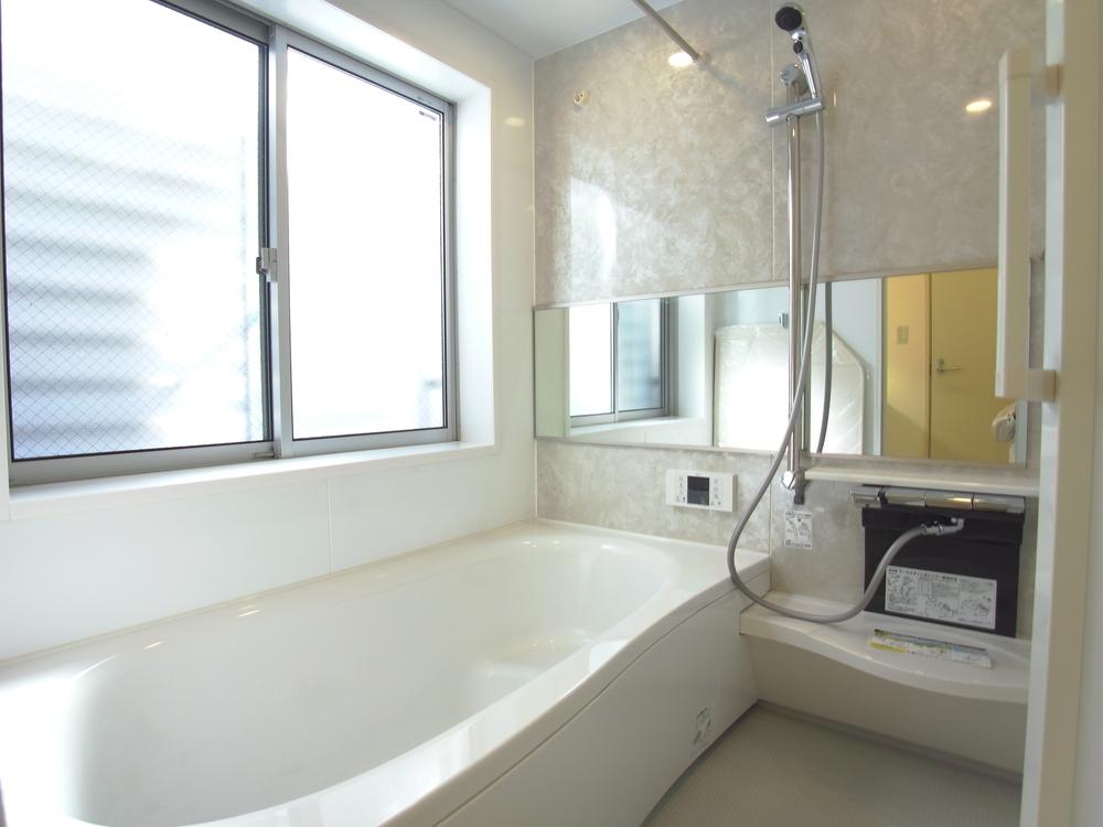 Same specifications photo (bathroom). _ Bathroom seller construction cases